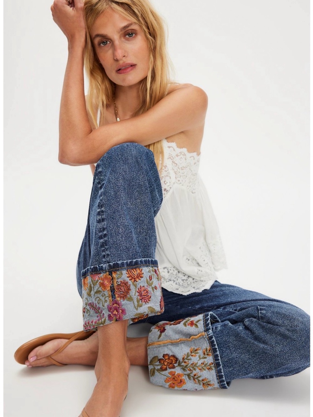 Driftwood Charlee
Cuffed Jeans Size 33 Color: Oshibana